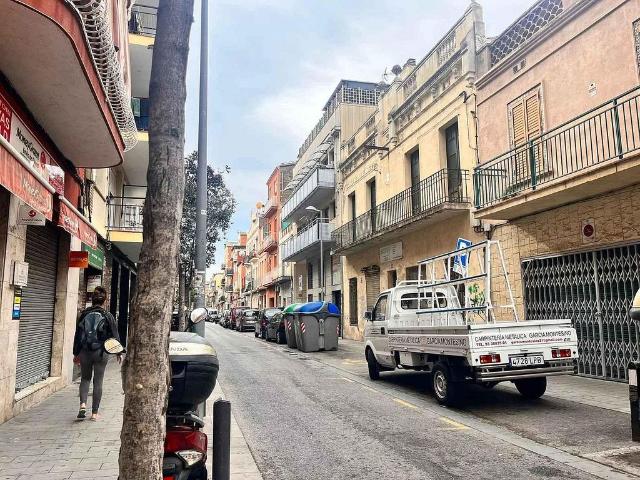 Piso en venta en calle De Juan Valera, Badalona, de 41 m² 1 habitación por 95.000