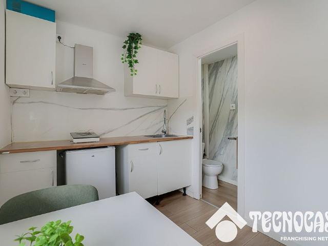 Piso en venta en calle De Juan Valera, Badalona, de 43 m² 2 habitaciones por 159.900