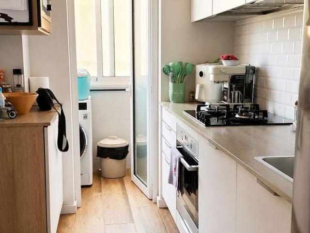 Piso en venta en calle De Juan Valera, Badalona, de 84 m² 4 habitaciones por 255.000