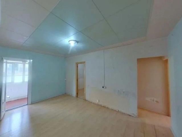 Piso en venta en calle De Julia Romera Yañez, Santa Coloma de Gramanet, de 68 m² 3 habitaciones por 120.000