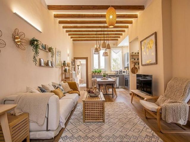 Piso en venta en calle De Jaume Giralt, Barcelona, de 51 m² 1 habitación por 294.000