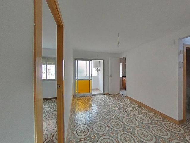 Piso en venta en calle De Joaquim Puig i Pidemunt, Barcelona, de 50 m² 3 habitaciones por 164.000
