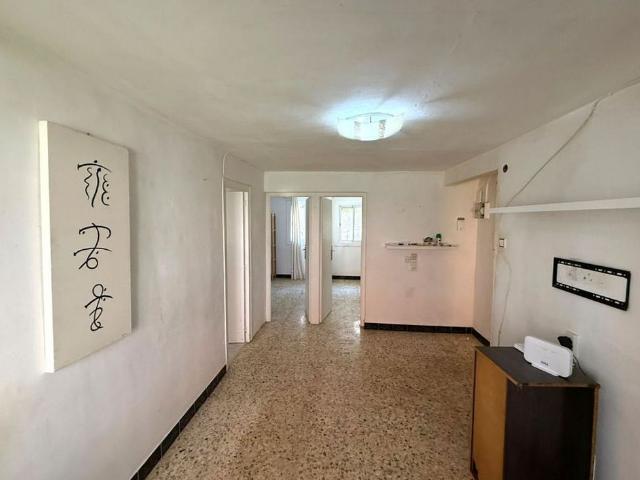 Piso en venta en calle De Joaquim Puig i Pidemunt, Barcelona, de 51 m² 3 habitaciones por 149.000