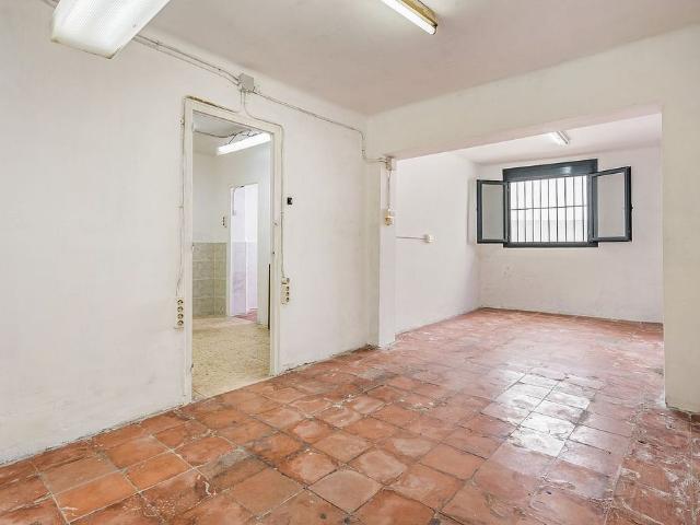 Piso en venta en calle De Joaquim Valls, Barcelona, de 57 m² 3 habitaciones por 170.000