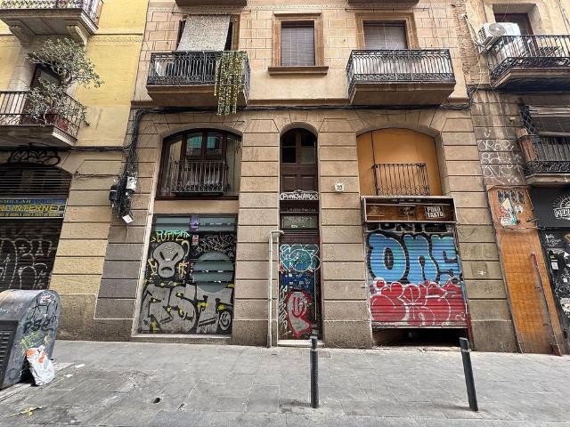 Piso en venta en calle De Joaquín Costa, Barcelona, de 64 m² 4 habitaciones por 245.000