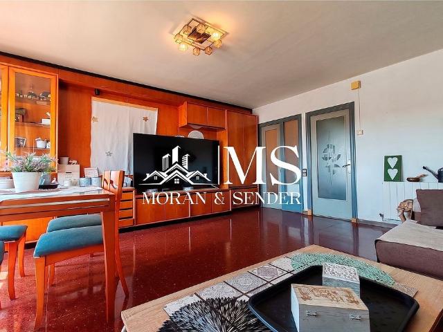 Piso en venta en calle De Joaquín Costa, Terrassa, de 72 m² 3 habitaciones por 196.000