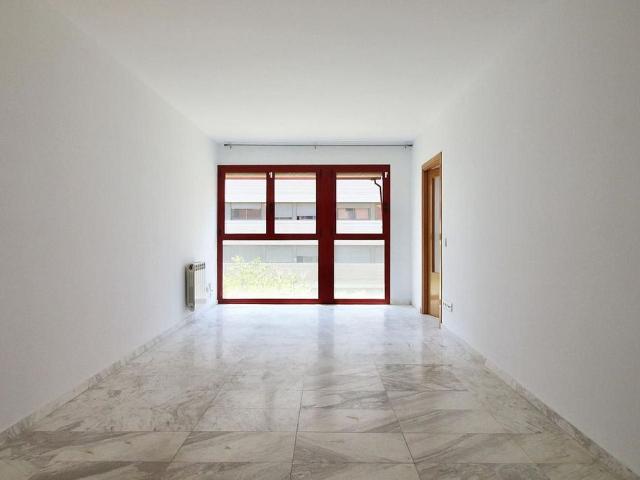 Piso en venta en calle De Josep Ferrater i Mora, Barcelona, de 71 m² 2 habitaciones por 450.000