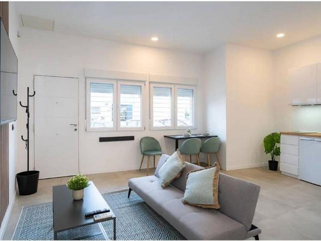 Piso en venta en calle De Josep Recort i Dagà, Cornellà de Llobregat, de 35 m² 1 habitación por 79.000