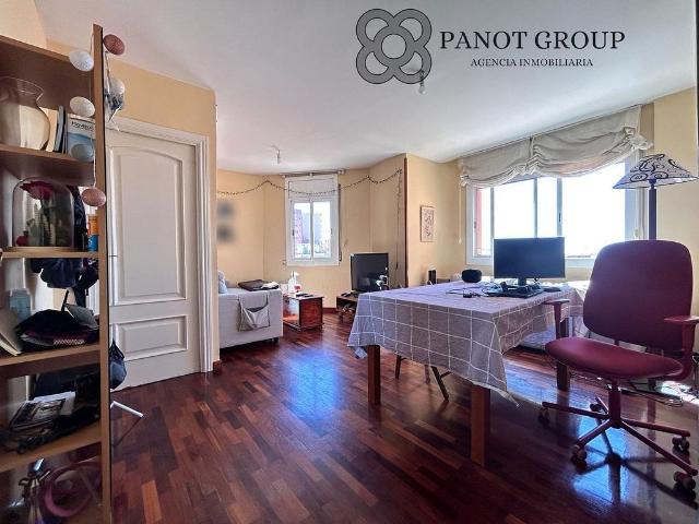 Piso en venta en calle De Josep Serrano, Barcelona, de 58 m² 2 habitaciones por 275.000