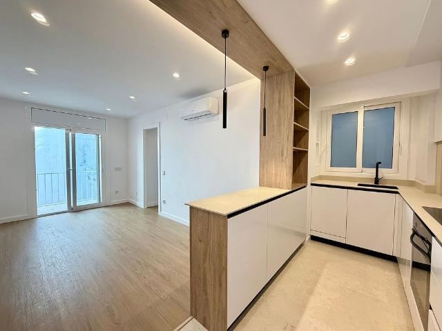 Piso en venta en calle De Josep Serrano, Barcelona, de 60 m² 3 habitaciones por 345.000
