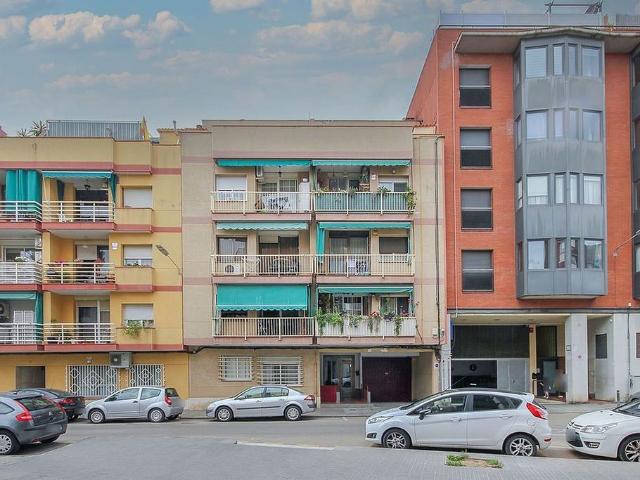 Piso en venta en calle De Jordi Rubió i Balaguer, Sant Boi de Llobregat, de 80 m² 3 habitaciones por 189.200