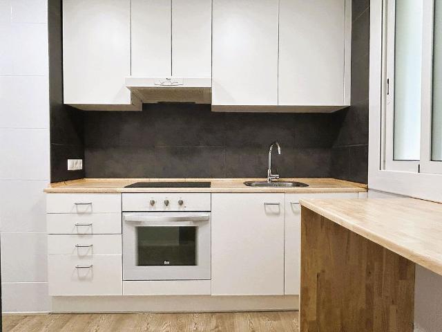 Piso en venta en calle De Jovellanos, Barcelona, de 56 m² 2 habitaciones por 335.000