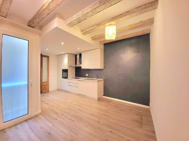 Piso en venta en calle De Jovellanos, Barcelona, de 80 m² 3 habitaciones por 389.000 €