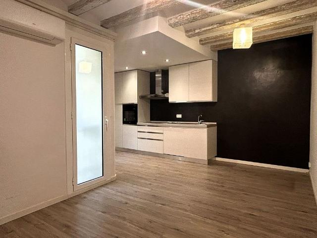 Piso en venta en calle De Jovellanos, Barcelona, de 82 m² 2 habitaciones por 389.000 €
