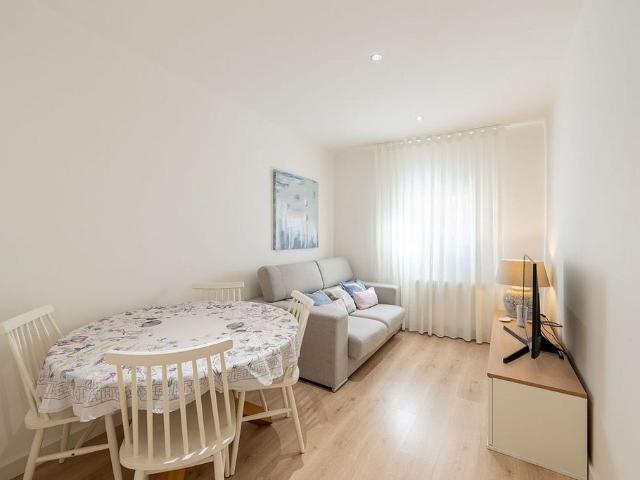 Piso en venta en calle De la Murtra, Barcelona, de 50 m² 3 habitaciones por 217.000
