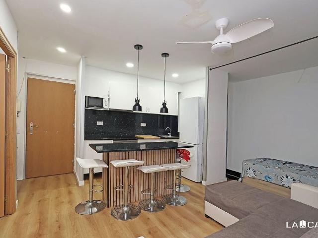 Piso en venta en calle De la Maladeta, Hospitalet de Llobregat, L´, de 62 m² 3 habitaciones por 210.000