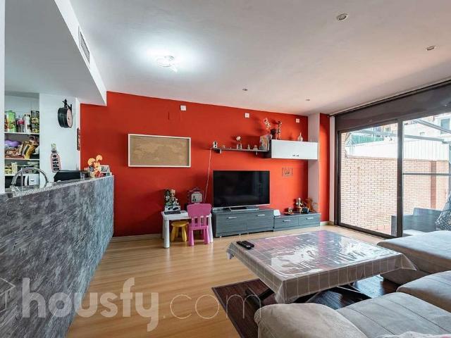 Piso en venta en calle De la Mare de Déu de Montserrat, Viladecans, de 92 m² 3 habitaciones por 390.000