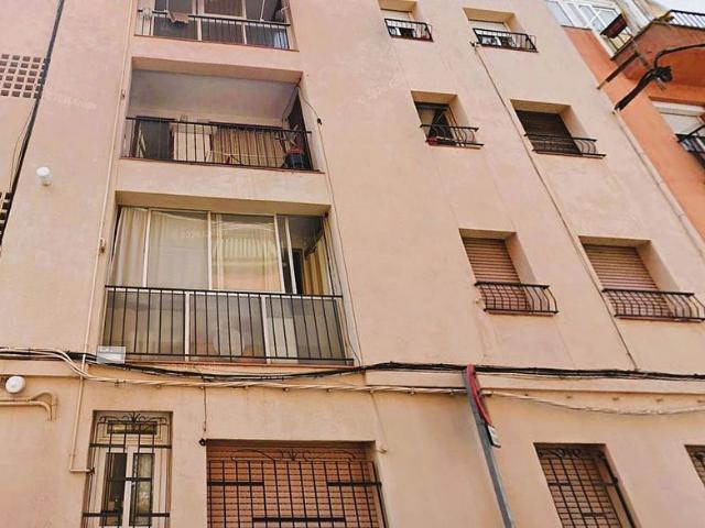 Piso en venta en calle De la Mare de Déu de Núria, Mataró, de 64 m² 2 habitaciones por 125.000
