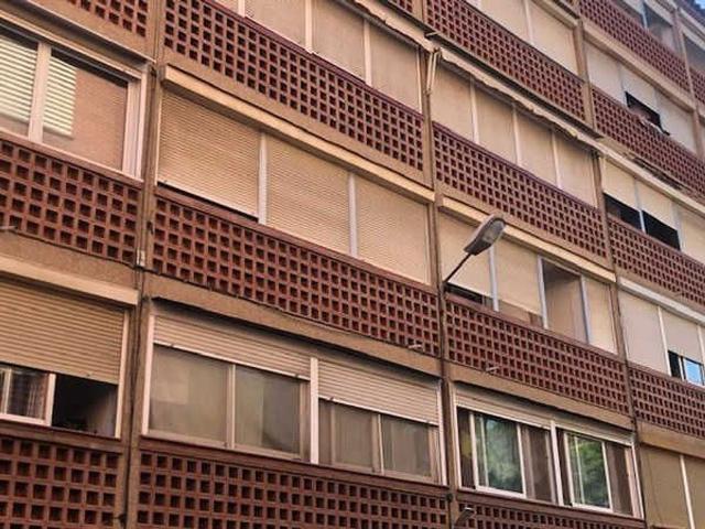 Piso en venta en calle De la Mare de Déu de la Mercè, Hospitalet de Llobregat, L´, de 69 m² 3 habitaciones por 125.300