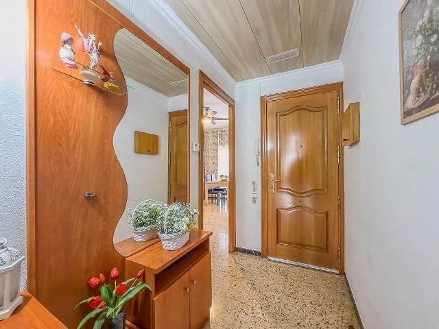 Piso en venta en calle De la Mare de Déu de Les Neus, Terrassa, de 70 m² 3 habitaciones por 210.000