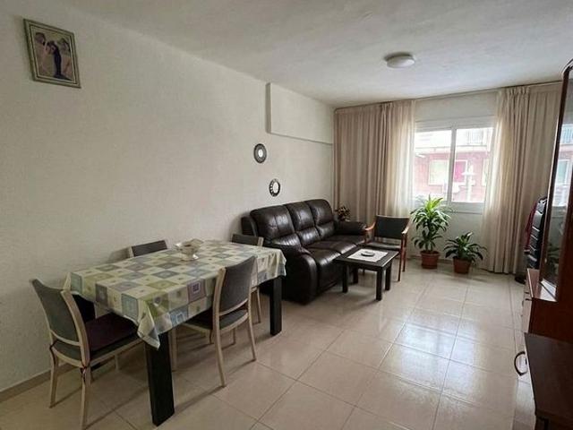 Piso en venta en calle De la Mare de Déu de Port, Barcelona, de 64 m² 3 habitaciones por 229.000