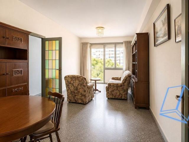 Piso en venta en calle De la Mare de Déu de Port, Barcelona, de 75 m² 3 habitaciones por 299.000