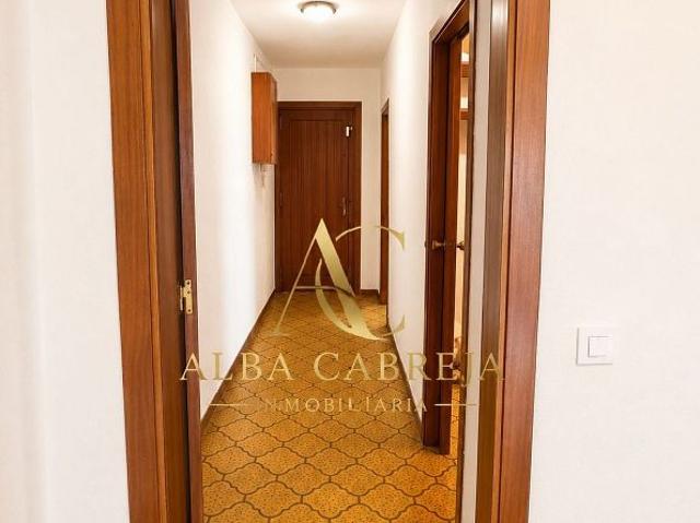 Piso en venta en calle De la Mare de Déu de Port, Barcelona, de 70 m² 3 habitaciones por 239.000