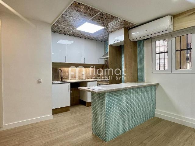 Piso en venta en calle De la Mare de Déu de Port, Barcelona, de 89 m² 2 habitaciones por 224.000