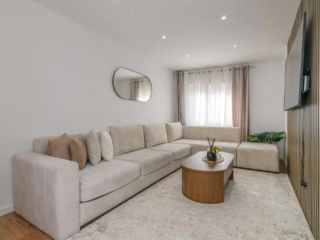 Piso en venta en calle De la Mare de Déu de Sales, Viladecans, de 56 m² 3 habitaciones por 259.900
