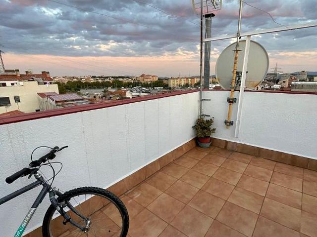 Piso en venta en calle De la Mare de Déu del Carme, Terrassa, de 47 m² 2 habitaciones por 95.000