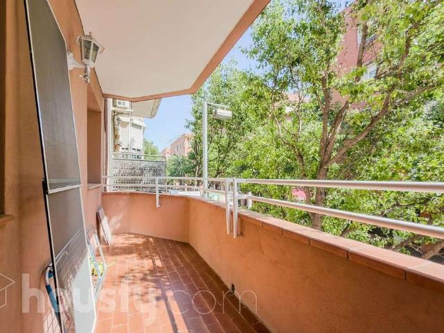 Piso en venta en calle De la Mare de Déu del Carme, Sant Adrià de Besos, de 84 m² 4 habitaciones por 320.000