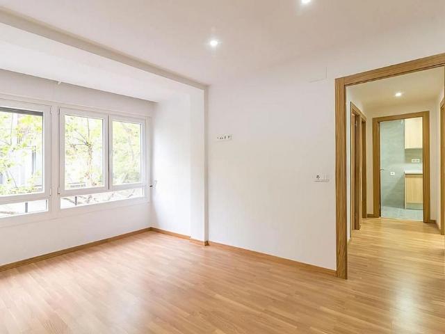 Piso en venta en calle De la Mare de Déu del Coll, Barcelona, de 75 m² 4 habitaciones por 430.000
