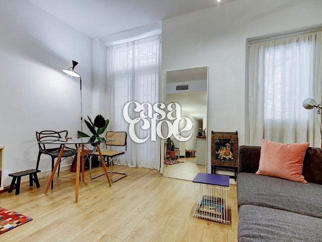 Piso en venta en calle De la Mare de Déu del Pilar, Barcelona, de 58 m² 1 habitación por 279.000