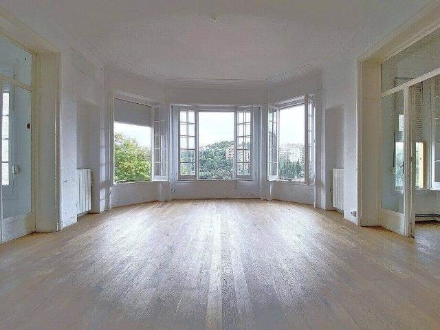 Piso en venta en calle De la Mare de Déu Dels Reis, Barcelona, de 238 m² 5 habitaciones por 695.000 €