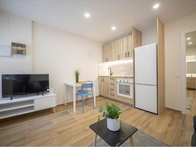 Piso en venta en calle De la Mare Eterna, Barcelona, de 40 m² 1 habitación por 129.000