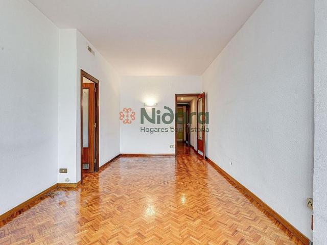 Piso en venta en calle De la Marina, Barcelona, de 60 m² 3 habitaciones por 360.000