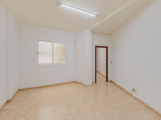 Piso en venta en calle De la Mineria, Barcelona, de 41 m² 1 habitación por 150.000