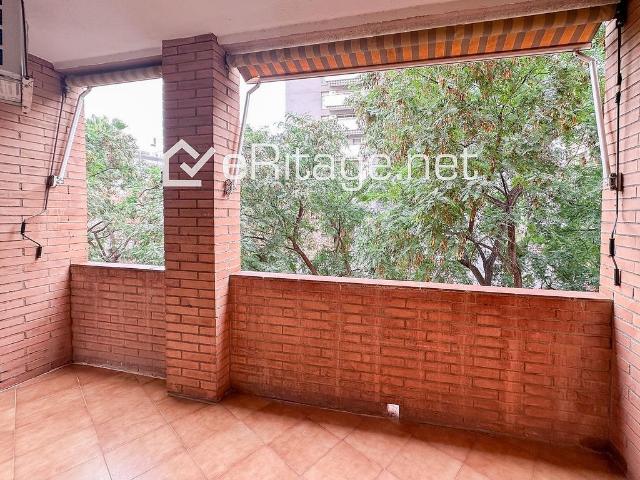 Piso en venta en calle De la Mineria, Barcelona, de 80 m² 4 habitaciones por 419.000