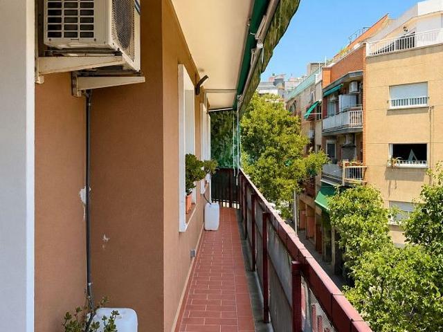 Piso en venta en calle De la Balldovina, Santa Coloma de Gramanet, de 87 m² 3 habitaciones por 340.000