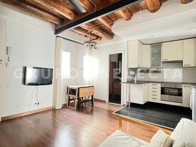 Piso en venta en calle De la Cera, Barcelona, de 54 m² 2 habitaciones por 240.000
