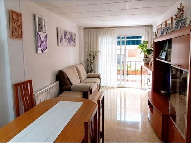 Piso en venta en calle De la Conca de Tremp, Barcelona, de 79 m² 4 habitaciones por 323.000