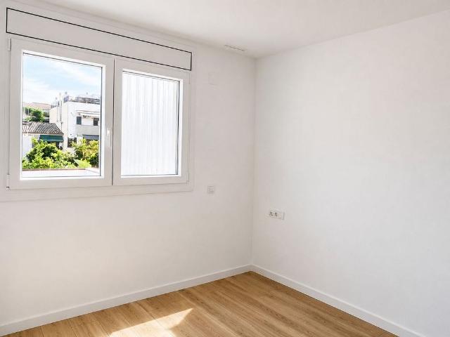 Piso en venta en calle De la Constitución, Castelldefels, de 53 m² 2 habitaciones por 349.000
