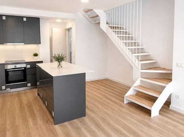Piso en venta en calle De la Constitución, Castelldefels, de 91 m² 2 habitaciones por 422.000