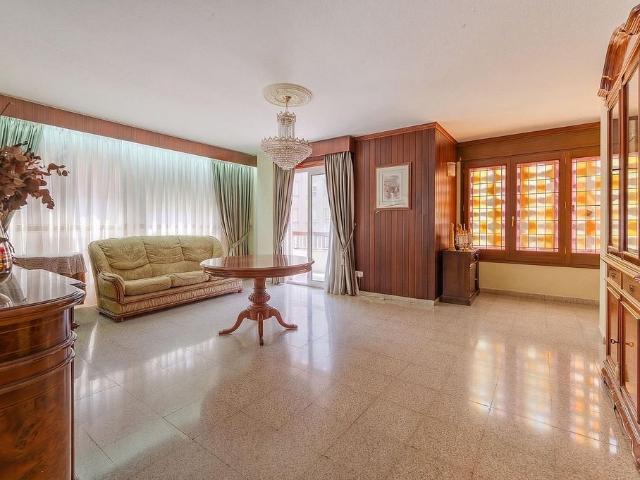 Piso en venta en calle De la Creu, Girona, de 139 m² 5 habitaciones por 500.000