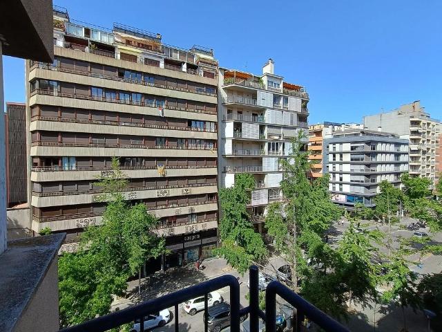 Piso en venta en calle De la Creu, Girona, de 93 m² 4 habitaciones por 430.000