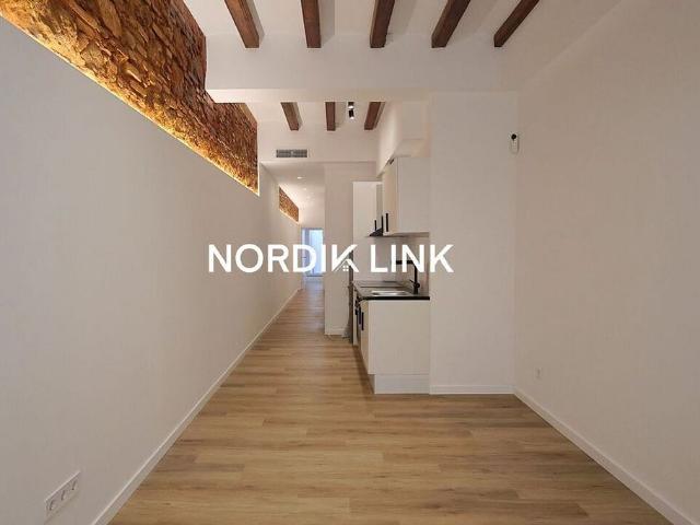 Piso en venta en calle De la Creu Dels Molers, Barcelona, de 58 m² 2 habitaciones por 340.000