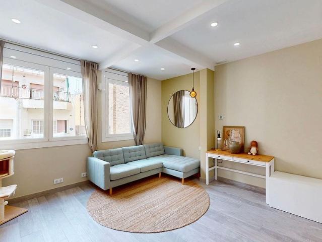Piso en venta en calle De la Creu Dels Molers, Barcelona, de 64 m² 2 habitaciones por 359.000