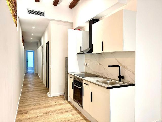 Piso en venta en calle De la Creu Dels Molers, Barcelona, de 70 m² 2 habitaciones por 340.000