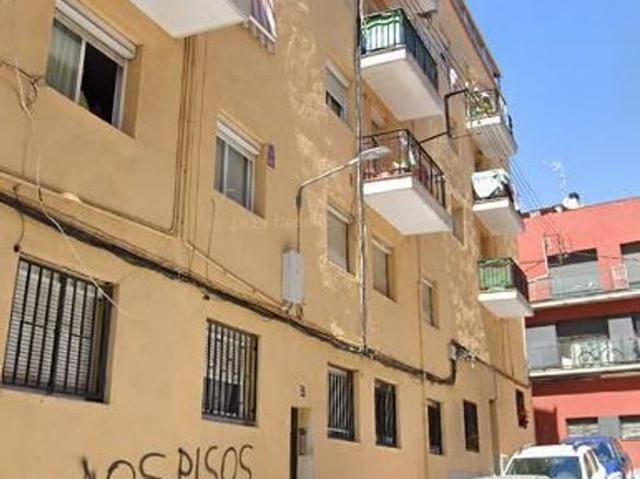 Piso en venta en calle De la Creu D'en Fins, Mataró, de 45 m² 3 habitaciones por 77.000