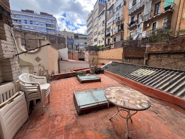 Piso en venta en calle De la Diputació, Barcelona, de 135 m² 5 habitaciones por 360.000